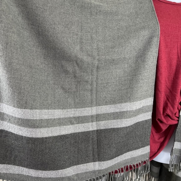 Liz Claiborne Wrap Shawl Grey Stripes with Fringe edging NWOT acrylic/wool - Picture 8 of 16